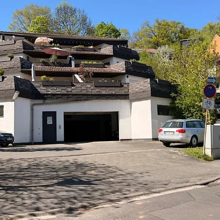 Modernes, Neumoebliertes Mit Gemeinschaftsbad *
