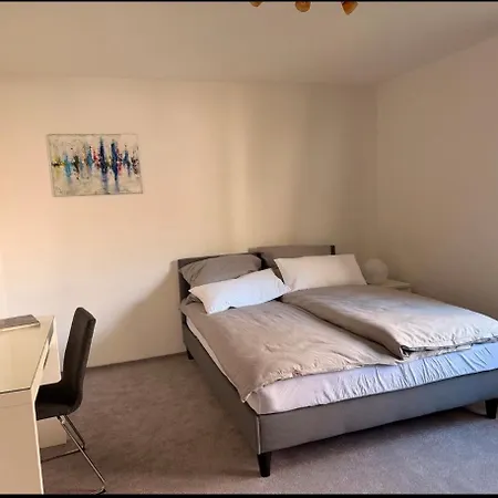 Modernes, Neumoebliertes Mit Gemeinschaftsbad Marburg